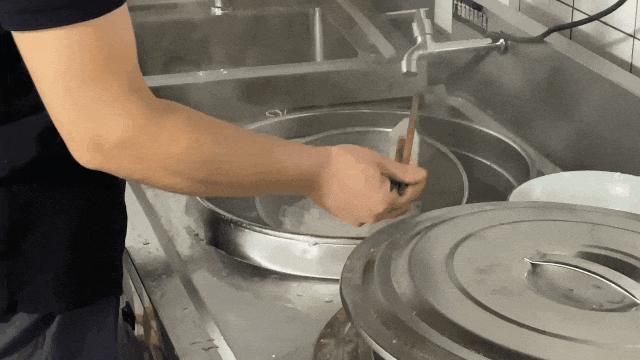 DƬ